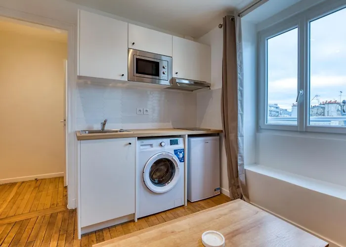 Daire On Last Floor - Batignolles *