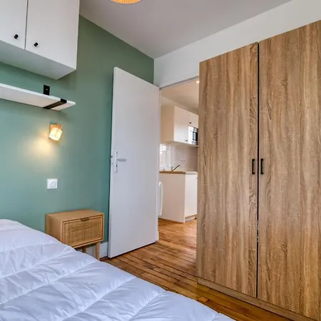 One-bedroom Flat - Floor, Batignolles *