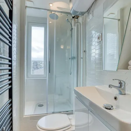 One-bedroom Flat - Floor, Batignolles Παρίσι